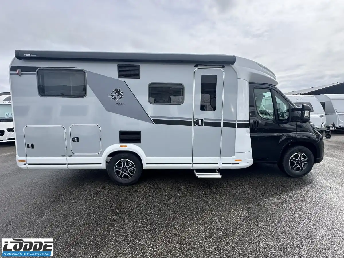 Knaus Live TI 650 MEG Black Selection LÅGA LÅNGBÄDDAR — bild 1 av 13
