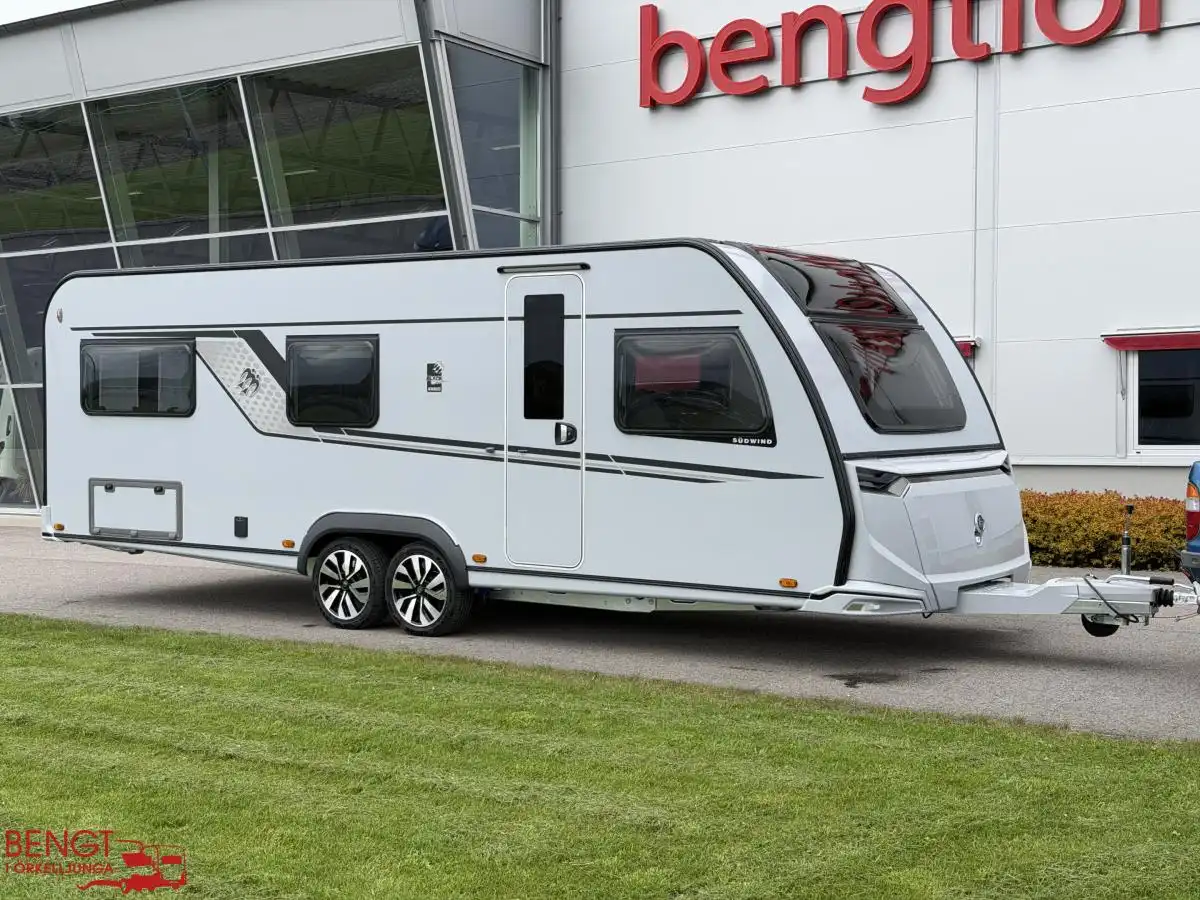 Knaus SÜDWIND BLACK SELECTION 650 UDF | KAMPANJ — bild 1 av 25